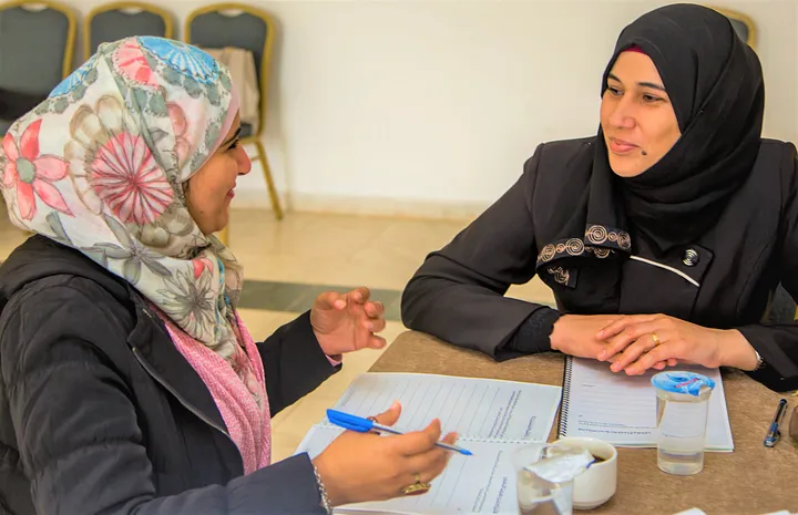 A woman in the act of mentoring - The Human Edge